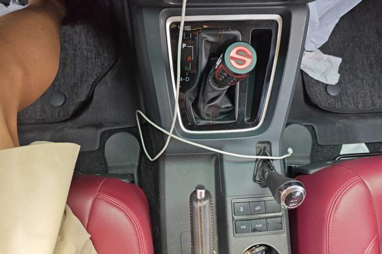 Used BAIC Off-Road BJ40 2016 40L 2.3T Automatic All-Wheel Drive Premium Edition Gear Lever