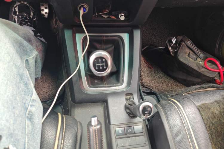 Used BAIC Off-Road BJ40 2016 40L 2.3T Manual All-Wheel Drive Prestige Edition Gear Lever