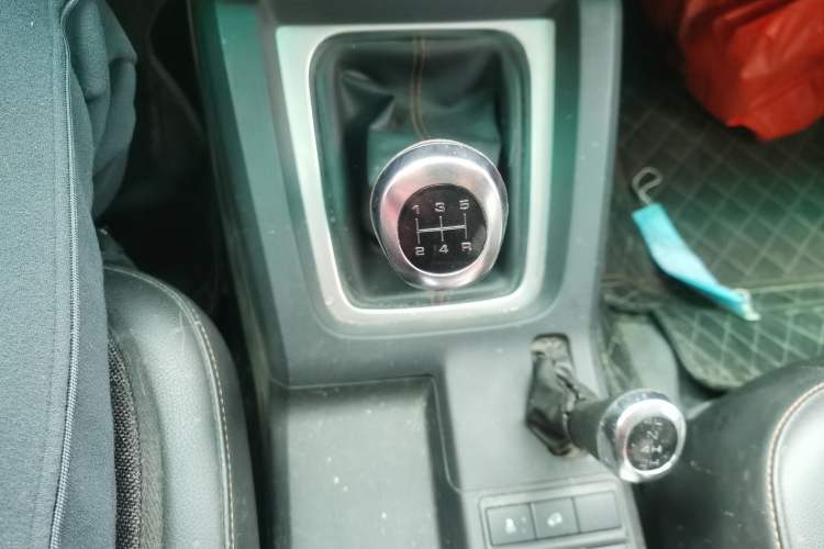 Used BAIC Off-Road BJ40 2016 40L 2.0T Manual All-Wheel Drive Prestige Edition Gear Lever