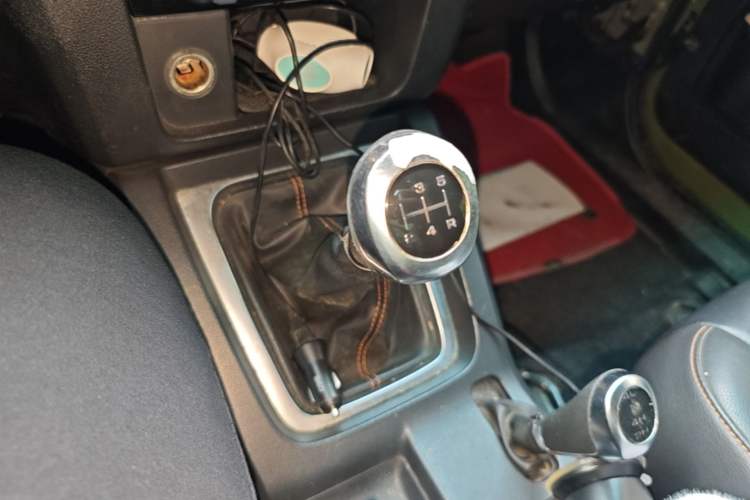 Used BAIC Off-Road BJ40 2016 40L 2.0T Manual All-Wheel Drive Prestige Edition Gear Lever