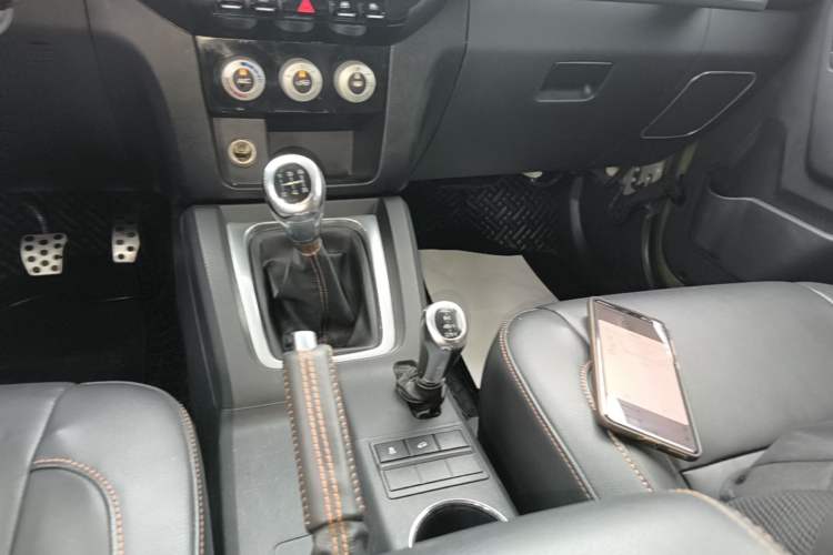 Used BAIC Off-Road BJ40 2016 40L 2.0T Manual All-Wheel Drive Prestige Edition Gear Lever