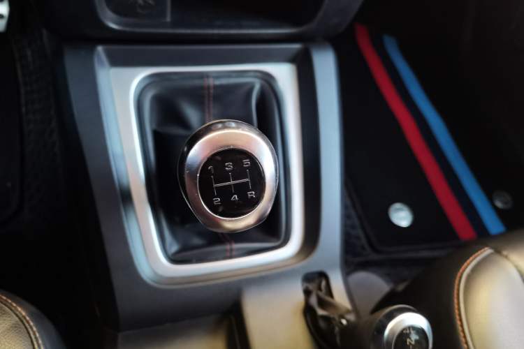 Used BAIC Off-Road BJ40 2016 40L 2.0T Manual All-Wheel Drive Prestige Edition Gear Lever