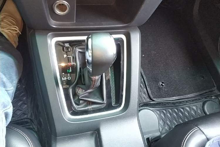 Used BAIC Off-Road BJ40 2016 40L 2.3T Automatic Two-Wheel Drive Prestige Edition Gear Lever