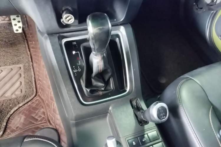 Used BAIC Off-Road BJ40 2016 40L 2.3T Automatic All-Wheel Drive Premium Edition Gear Lever