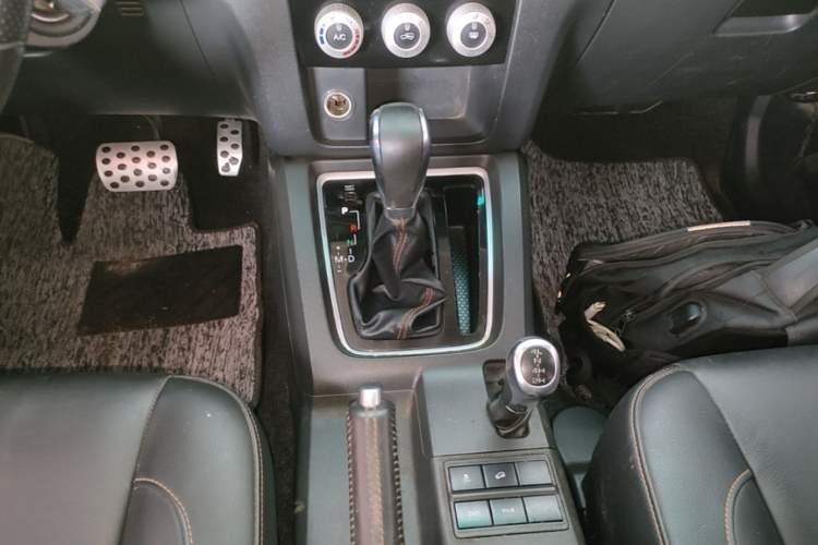 Used BAIC Off-Road BJ40 2016 40L 2.3T Automatic All-Wheel Drive Premium Edition Gear Lever