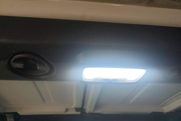 Used BAIC Off-Road BJ40 2016 40L 2.0T Manual All-Wheel Drive Prestige Edition Headliner