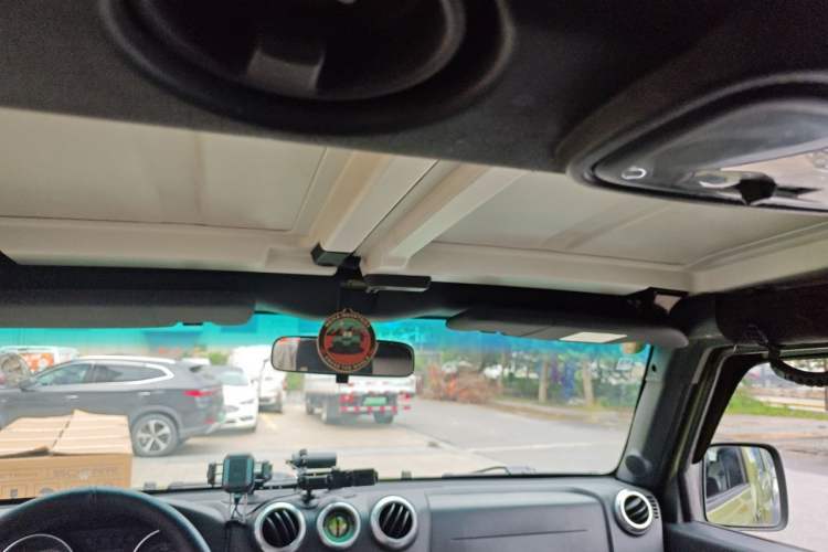 Used BAIC Off-Road BJ40 2016 40L 2.3T Automatic All-Wheel Drive Premium Edition Headliner