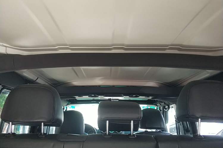 Used BAIC Off-Road BJ40 2016 40L 2.3T Automatic Two-Wheel Drive Prestige Edition Headliner