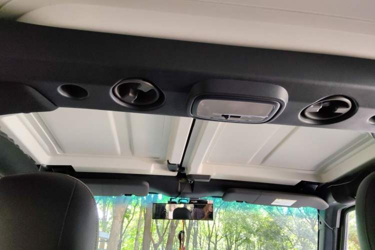 Used BAIC Off-Road BJ40 2016 40L 2.3T Automatic All-Wheel Drive Premium Edition Headliner