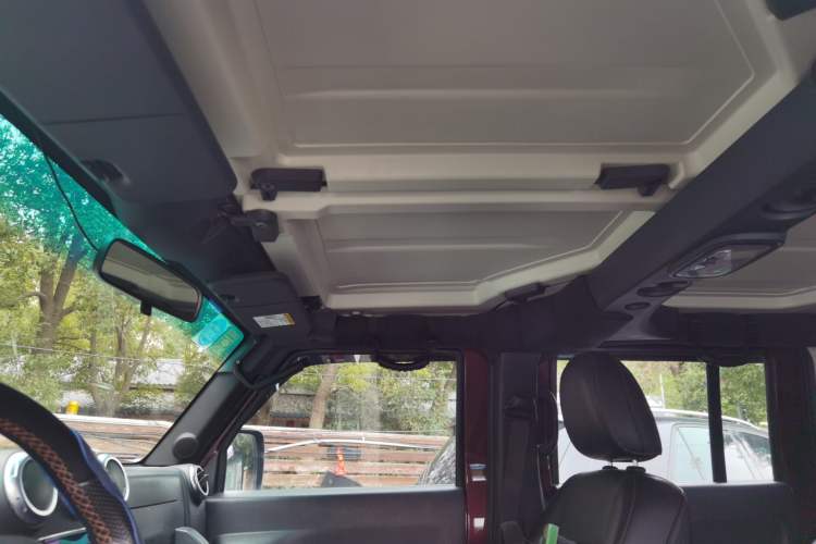 Used BAIC Off-Road BJ40 2016 40L 2.3T Automatic Two-Wheel Drive Prestige Edition Headliner