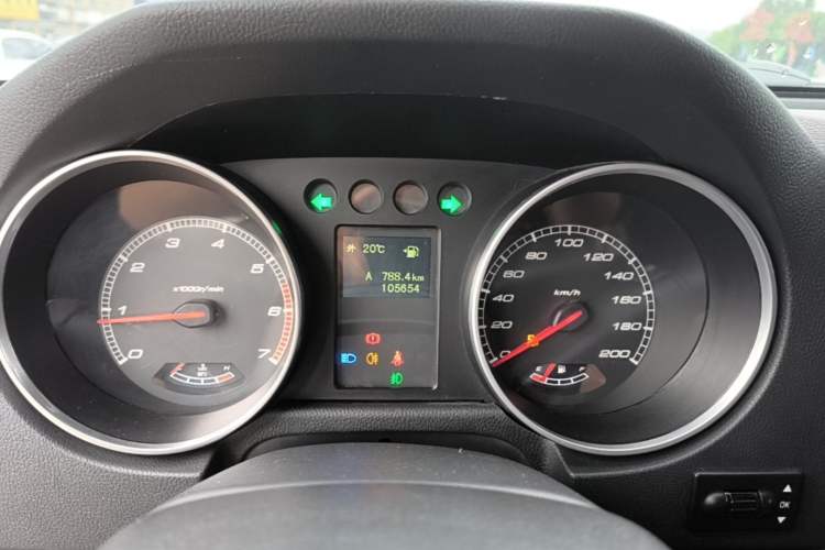 Used BAIC Off-Road BJ40 2016 40L 2.0T Manual All-Wheel Drive Prestige Edition Instrument Cluster