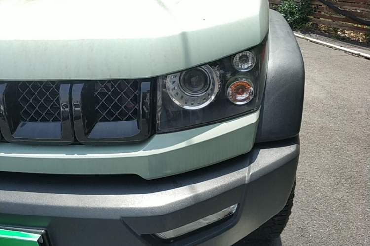 Used BAIC Off-Road BJ40 2016 40L 2.3T Automatic Two-Wheel Drive Prestige Edition Left Front Headlight