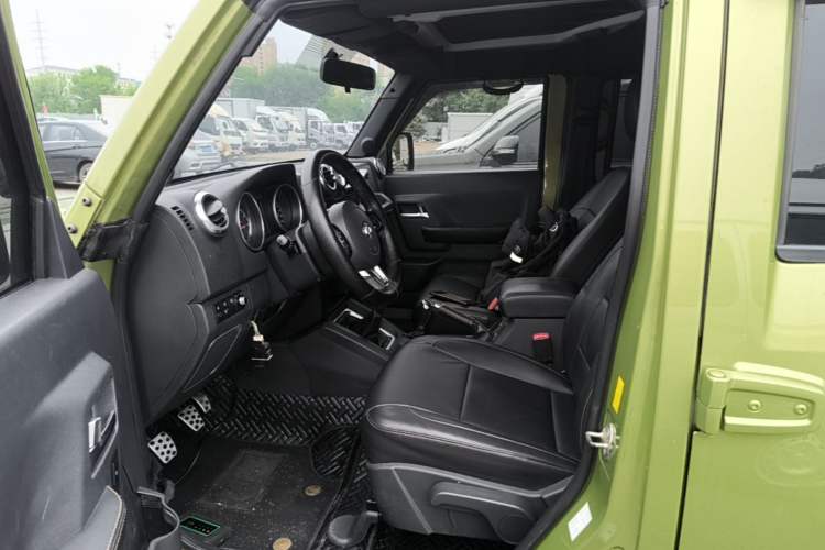 Used BAIC Off-Road BJ40 2016 40L 2.0T Manual All-Wheel Drive Prestige Edition Left Front Seat