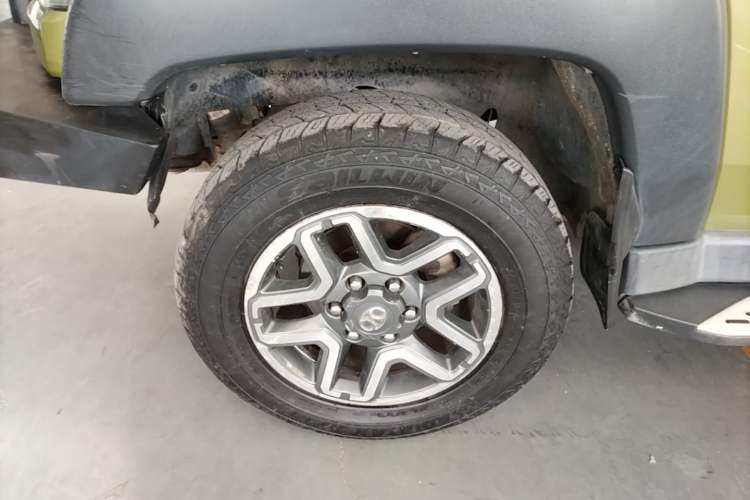 Used BAIC Off-Road BJ40 2016 40L 2.3T Automatic All-Wheel Drive Premium Edition Left Front Wheel Hub