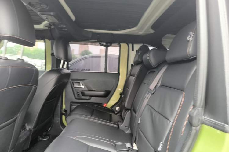Used BAIC Off-Road BJ40 2016 40L 2.0T Manual All-Wheel Drive Prestige Edition Left Rear Seat
