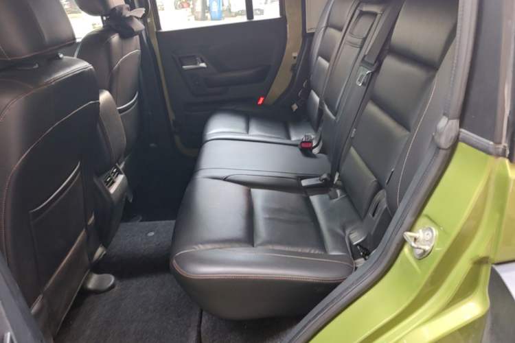 Used BAIC Off-Road BJ40 2016 40L 2.0T Manual All-Wheel Drive Prestige Edition Left Rear Seat