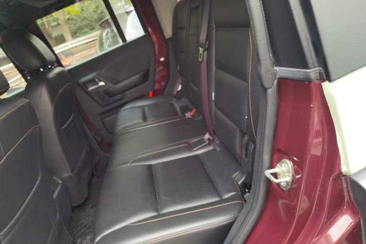 Used BAIC Off-Road BJ40 2016 40L 2.3T Automatic Two-Wheel Drive Prestige Edition Left Rear Seat