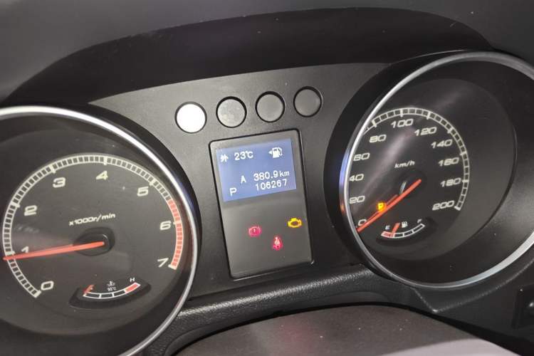 Used BAIC Off-Road BJ40 2016 40L 2.3T Automatic All-Wheel Drive Premium Edition Odometer Close Up