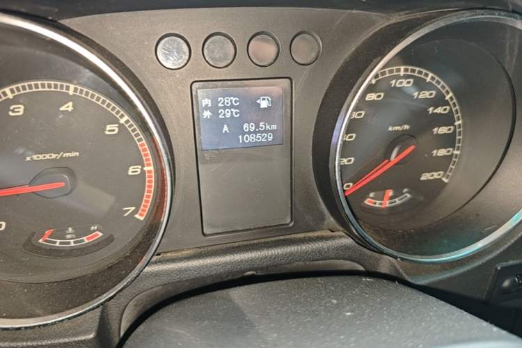 Used BAIC Off-Road BJ40 2016 40L 2.0T Manual All-Wheel Drive Prestige Edition Odometer Close Up