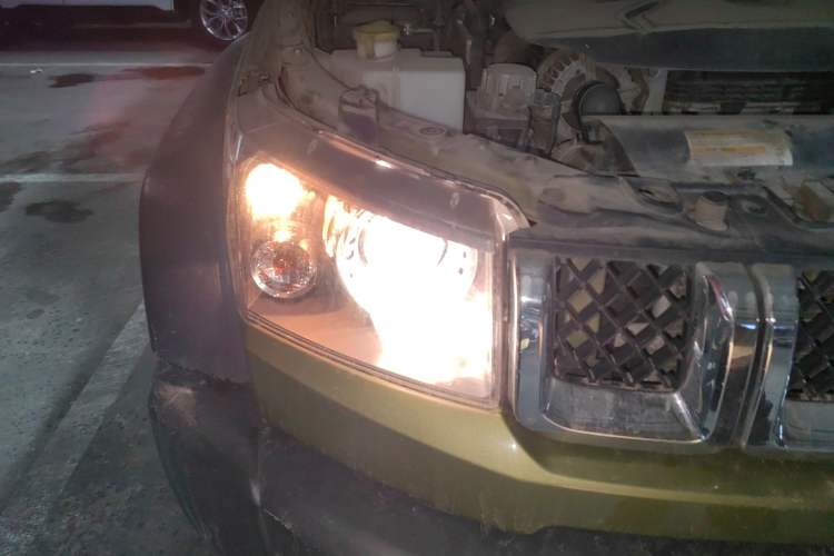 Used BAIC Off-Road BJ40 2016 40L 2.3T Automatic All-Wheel Drive Premium Edition Right Front Headlight