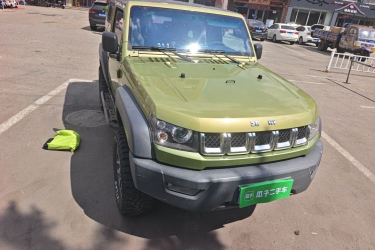 Used BAIC Off-Road BJ40 2016 2.3T Automatic Four-Wheel Drive Premium Edition Right Front Headlight