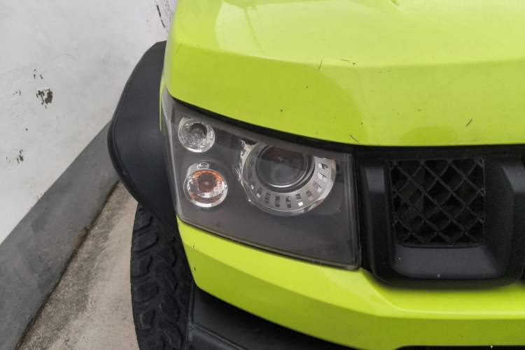 Used BAIC Off-Road BJ40 2016 2.3T Automatic Four-Wheel Drive Premium Edition Right Front Headlight