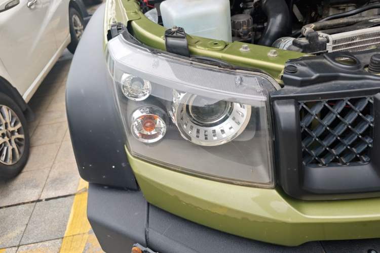Used BAIC Off-Road BJ40 2016 40L 2.3T Automatic All-Wheel Drive Premium Edition Right Front Headlight
