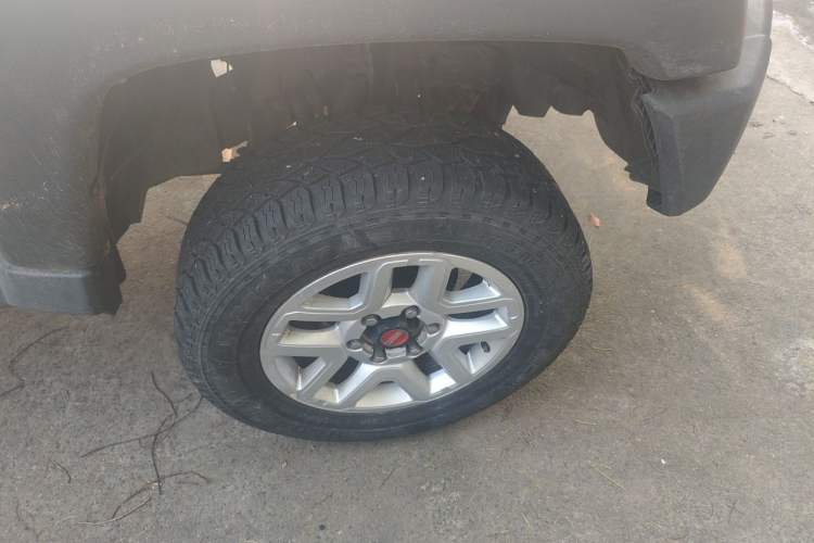 Used BAIC Off-Road BJ40 2016 40L 2.0T Manual All-Wheel Drive Prestige Edition Right Front Wheel Hub