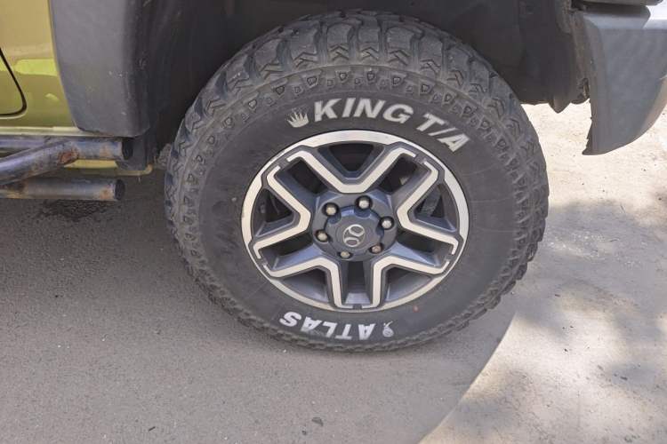 Used BAIC Off-Road BJ40 2016 2.3T Automatic Four-Wheel Drive Premium Edition Right Front Wheel Hub