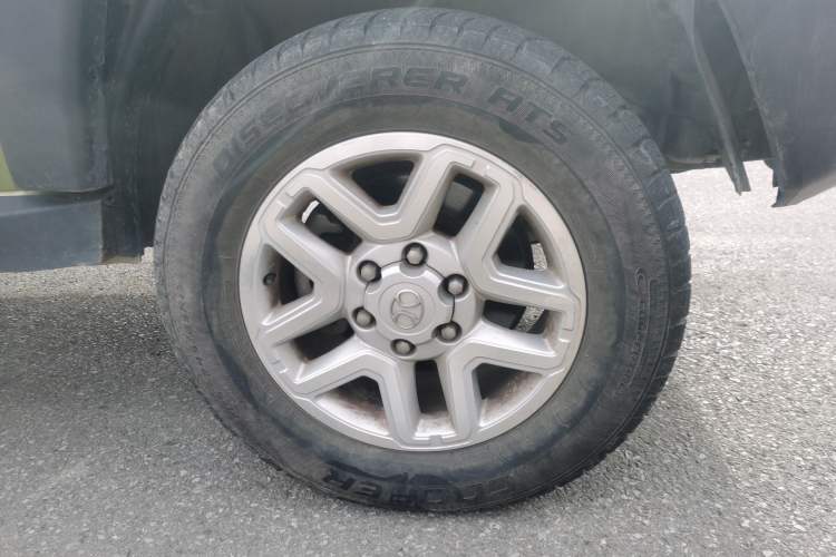 Used BAIC Off-Road BJ40 2016 40L 2.0T Manual All-Wheel Drive Prestige Edition Right Front Wheel Hub
