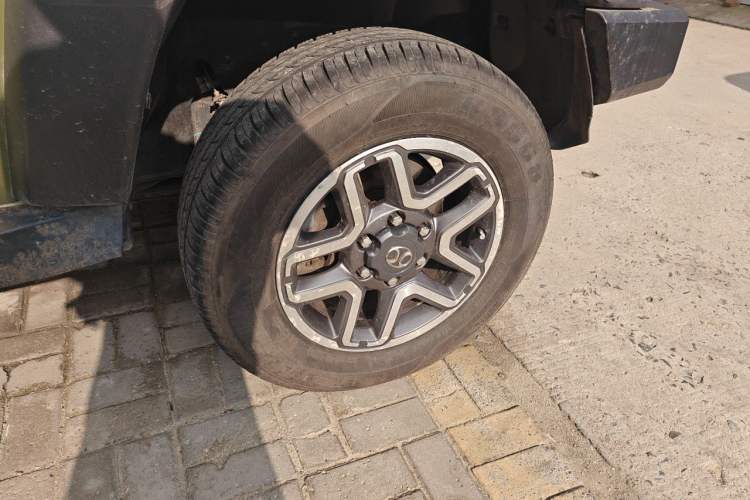 Used BAIC Off-Road BJ40 2016 40L 2.3T Automatic All-Wheel Drive Premium Edition Right Front Wheel Hub