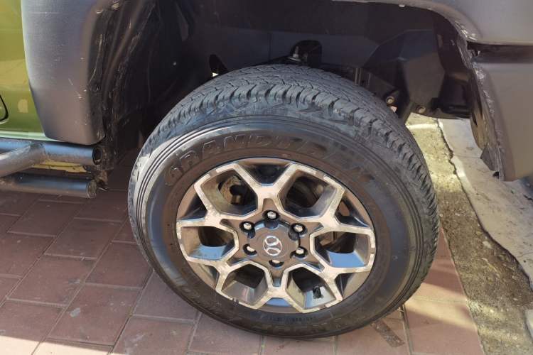 Used BAIC Off-Road BJ40 2016 40L 2.0T Manual All-Wheel Drive Prestige Edition Right Front Wheel Hub