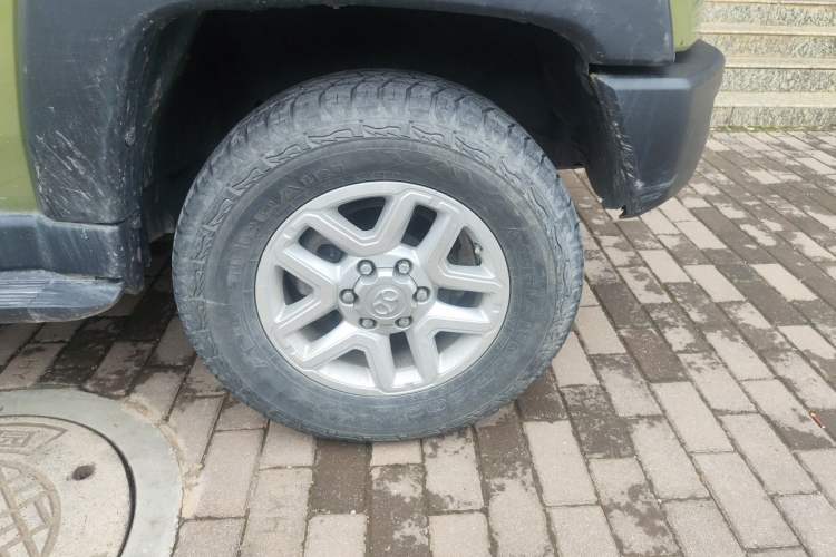 Used BAIC Off-Road BJ40 2016 40L 2.0T Manual All-Wheel Drive Prestige Edition Right Front Wheel Hub
