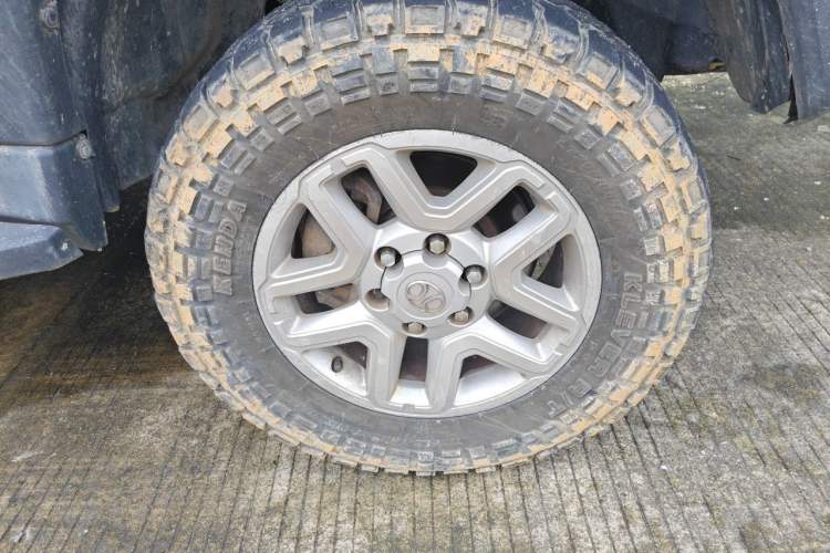 Used BAIC Off-Road BJ40 2016 40L 2.0T Manual All-Wheel Drive Prestige Edition Right Front Wheel Hub