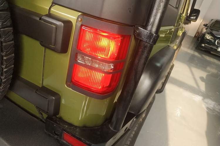 Used BAIC Off-Road BJ40 2016 40L 2.3T Automatic All-Wheel Drive Premium Edition Right Rear Taillight
