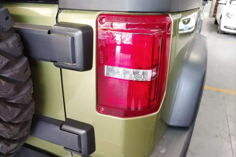 Used BAIC Off-Road BJ40 2016 40L 2.3T Automatic All-Wheel Drive Premium Edition Right Rear Taillight