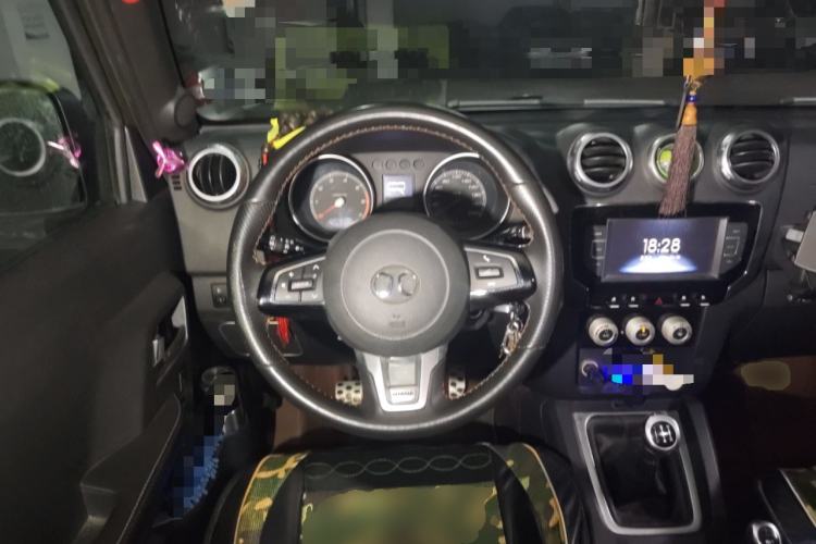 Used BAIC Off-Road BJ40 2016 40L 2.0T Manual All-Wheel Drive Prestige Edition Steering Wheel