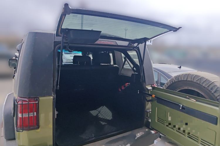 Used BAIC Off-Road BJ40 2016 40L 2.0T Manual All-Wheel Drive Prestige Edition Trunk