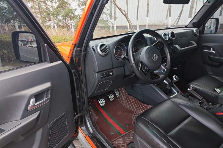 Used BAIC Off-Road BJ40 2016 2.0T Manual Four-Wheel Drive Prestige Edition Driver Seat