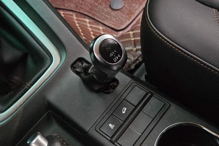 Used BAIC Off-Road BJ40 2016 2.0T Manual Four-Wheel Drive Prestige Edition Interior 10