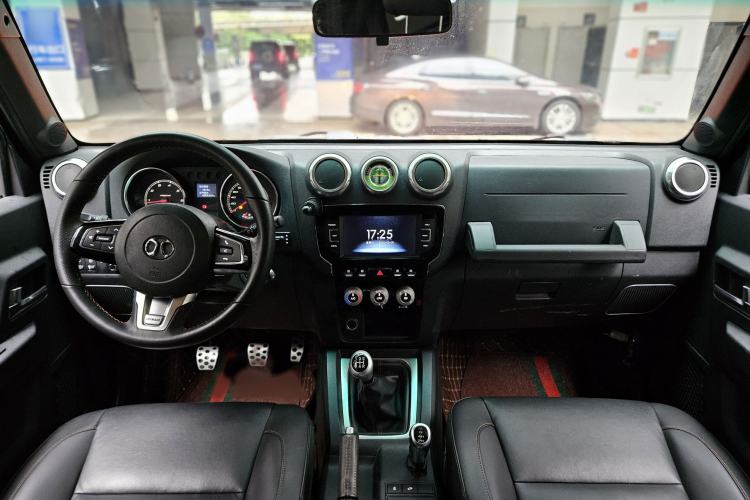 Used BAIC Off-Road BJ40 2016 2.0T Manual Four-Wheel Drive Prestige Edition Interior 2