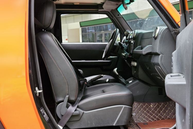 Used BAIC Off-Road BJ40 2016 2.0T Manual Four-Wheel Drive Prestige Edition Interior 3