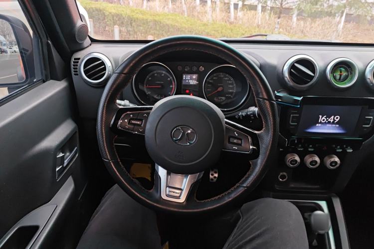 Used BAIC Off-Road BJ40 2016 2.0T Manual Four-Wheel Drive Prestige Edition Steering Wheel