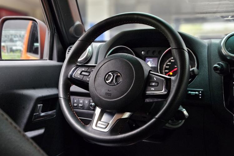 Used BAIC Off-Road BJ40 2016 2.0T Manual Four-Wheel Drive Prestige Edition Steering Wheel