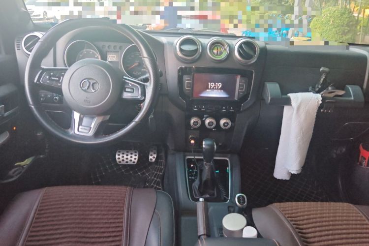 Used BAIC Off-Road BJ40 2016 40L 2.3T Automatic All-Wheel Drive Premium Edition Center Console