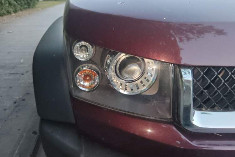 Used BAIC Off-Road BJ40 2016 40L 2.3T Automatic All-Wheel Drive Premium Edition Right Front Headlight