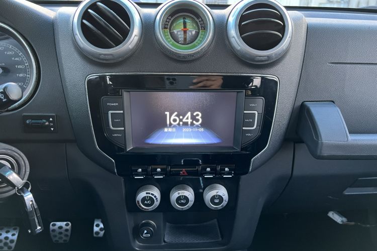 Used BAIC Off-Road BJ40 2016 40L 2.0T Manual All-Wheel Drive Prestige Edition Audio And AC Panel