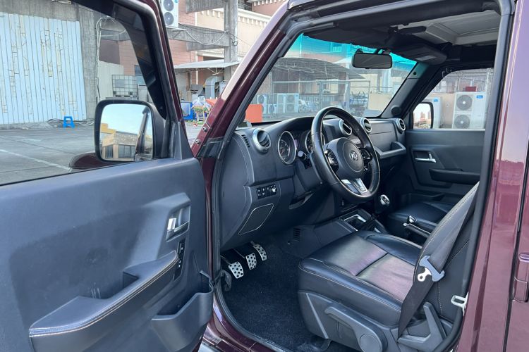 Used BAIC Off-Road BJ40 2016 40L 2.0T Manual All-Wheel Drive Prestige Edition Driver Seat