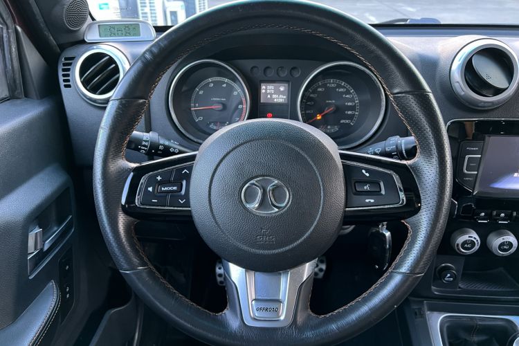 Used BAIC Off-Road BJ40 2016 40L 2.0T Manual All-Wheel Drive Prestige Edition Steering Wheel
