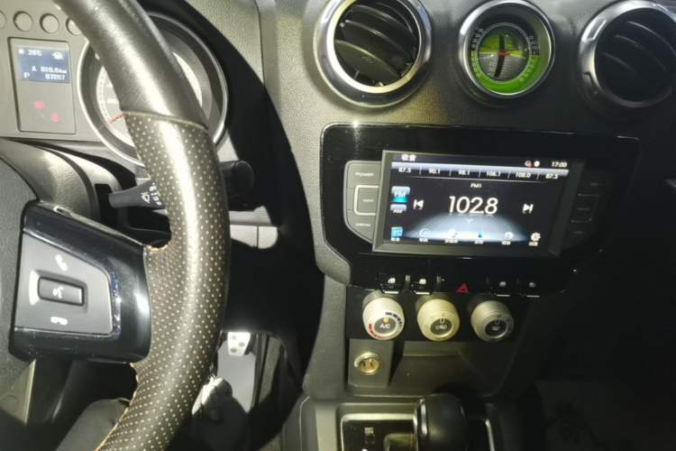 Used BAIC Off-Road BJ40 2016 40L 2.3T Automatic All-Wheel Drive Premium Edition Audio And AC Panel